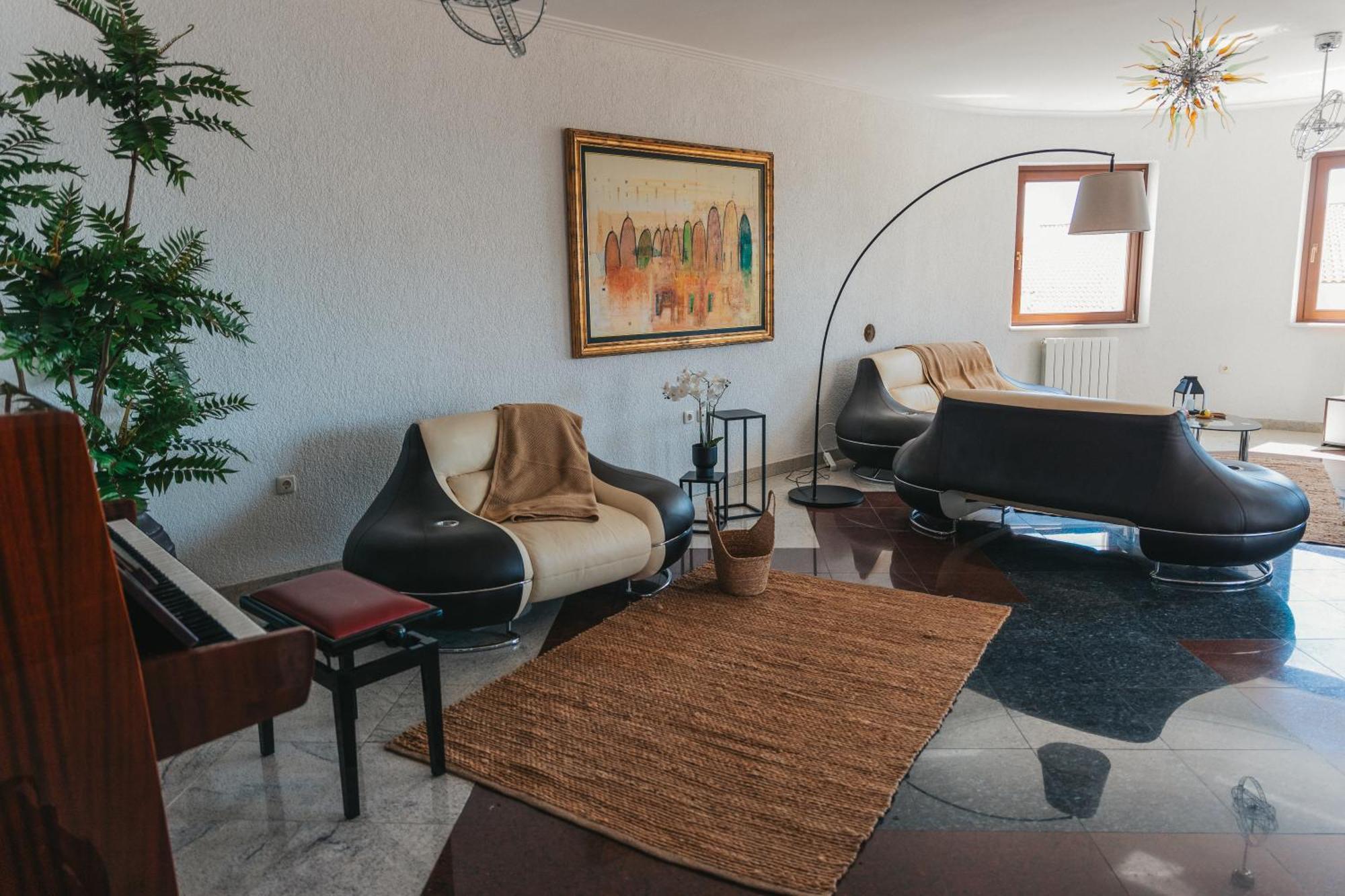 Villa Calista Icici Bagian luar foto