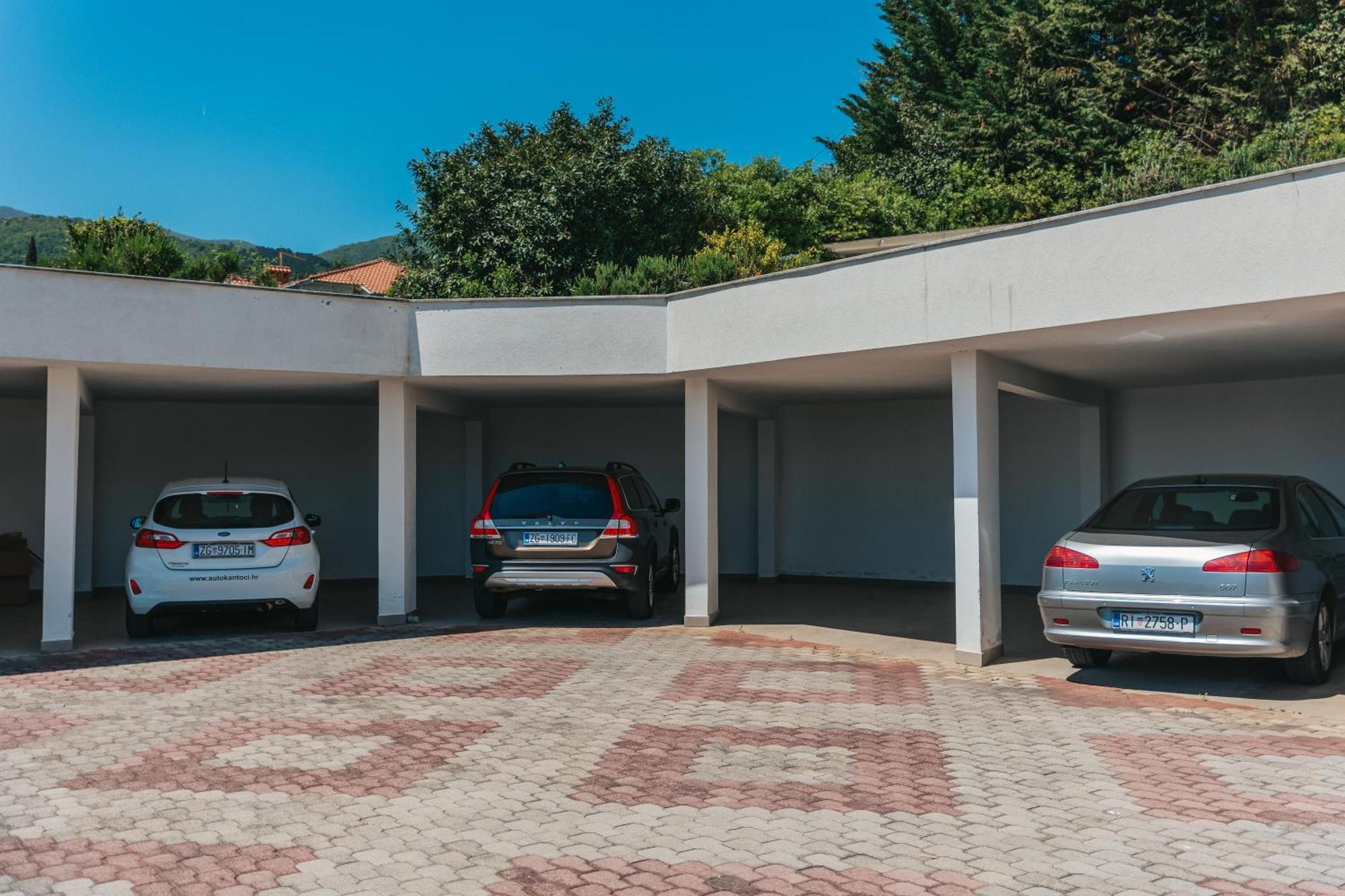Villa Calista Icici Bagian luar foto